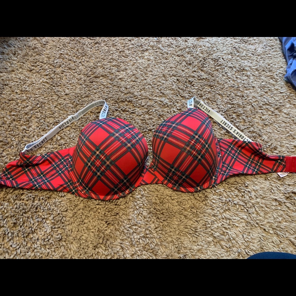 Victoria’s Secret T-shirt push-up bra